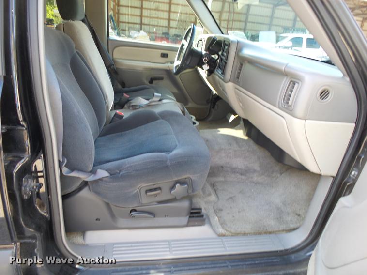 image for item DE3642 2002 Chevrolet Suburban 1500 SUV