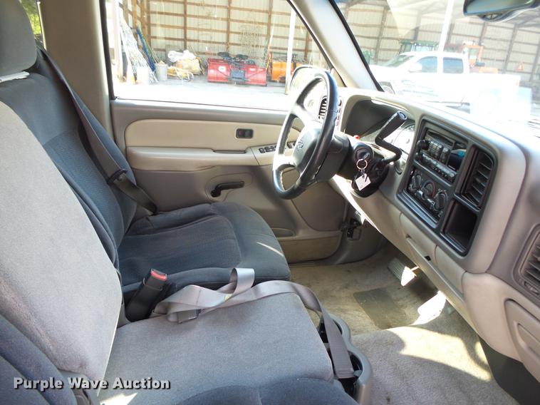 image for item DE3642 2002 Chevrolet Suburban 1500 SUV