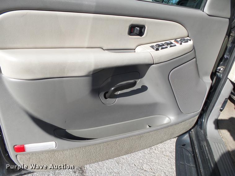 image for item DE3642 2002 Chevrolet Suburban 1500 SUV