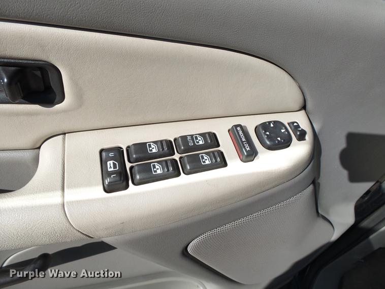 image for item DE3642 2002 Chevrolet Suburban 1500 SUV