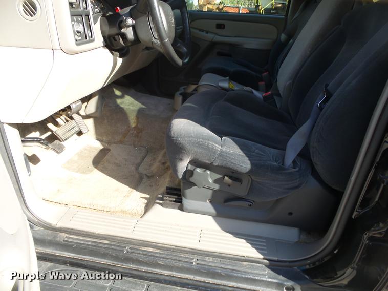 image for item DE3642 2002 Chevrolet Suburban 1500 SUV