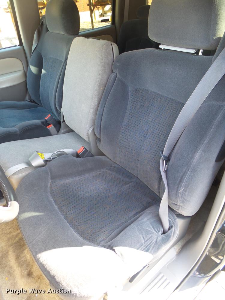 image for item DE3642 2002 Chevrolet Suburban 1500 SUV