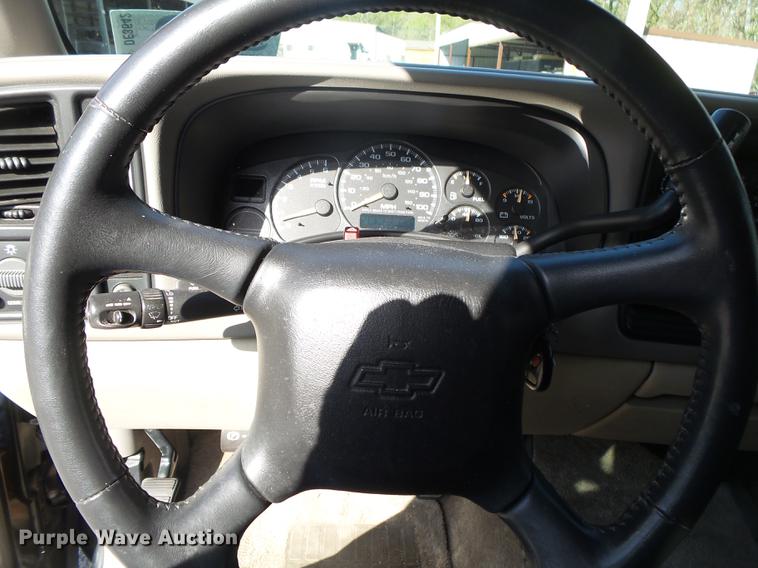 image for item DE3642 2002 Chevrolet Suburban 1500 SUV