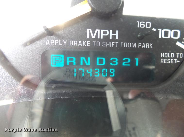 image for item DE3642 2002 Chevrolet Suburban 1500 SUV