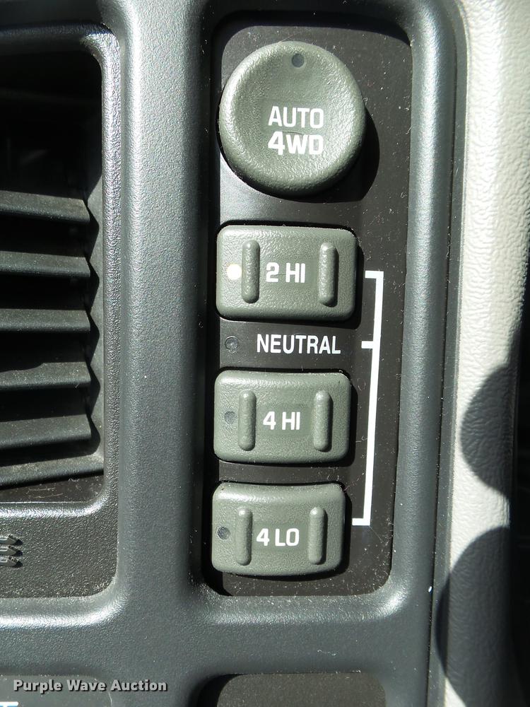 image for item DE3642 2002 Chevrolet Suburban 1500 SUV