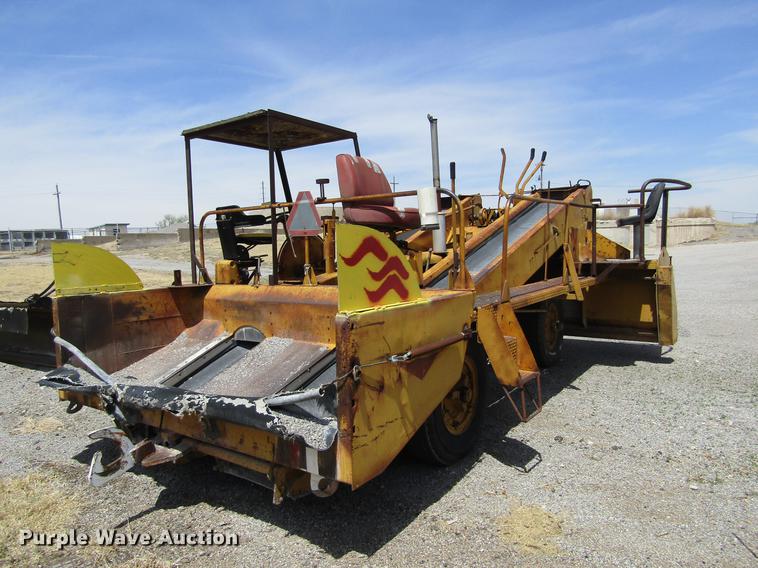 image for item DE6776 1955 Minneapolis Moline U chip spreader