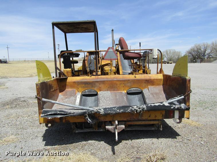 image for item DE6776 1955 Minneapolis Moline U chip spreader