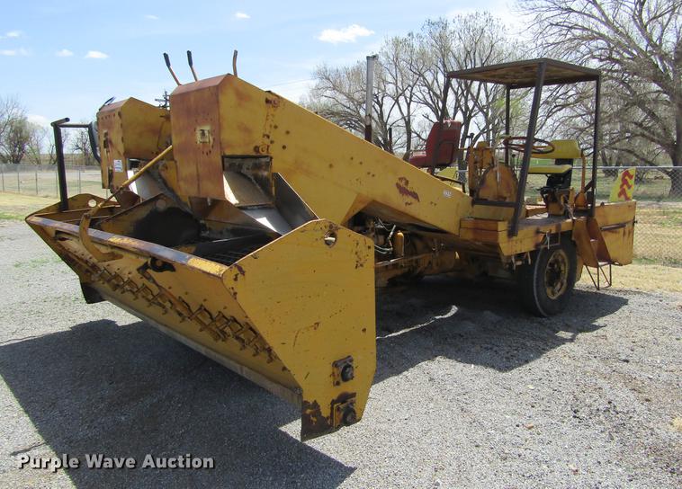 image for item DE6776 1955 Minneapolis Moline U chip spreader