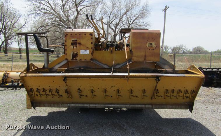 image for item DE6776 1955 Minneapolis Moline U chip spreader