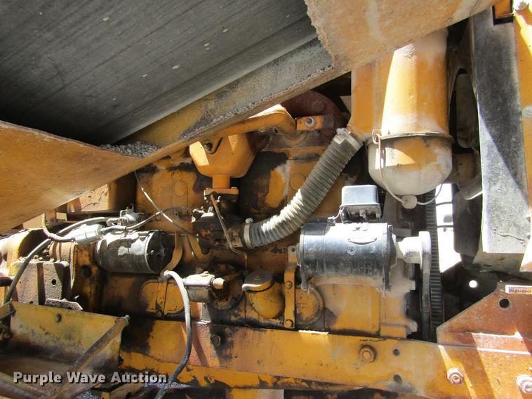 image for item DE6776 1955 Minneapolis Moline U chip spreader