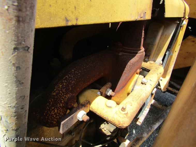 image for item DE6776 1955 Minneapolis Moline U chip spreader