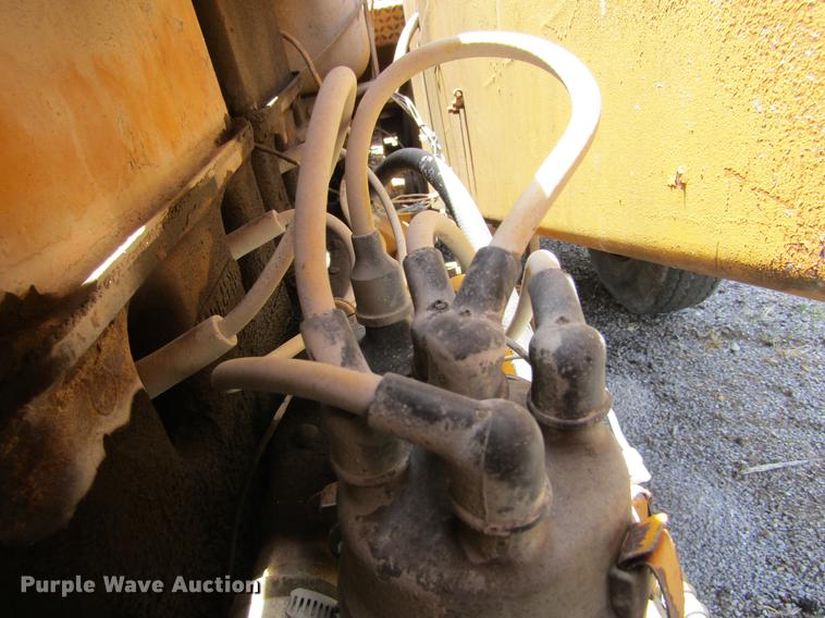 image for item DE6776 1955 Minneapolis Moline U chip spreader