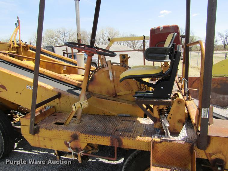 image for item DE6776 1955 Minneapolis Moline U chip spreader