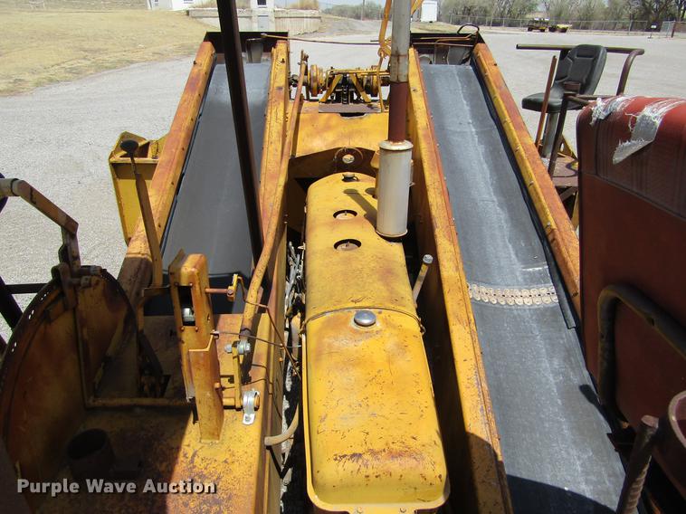 image for item DE6776 1955 Minneapolis Moline U chip spreader