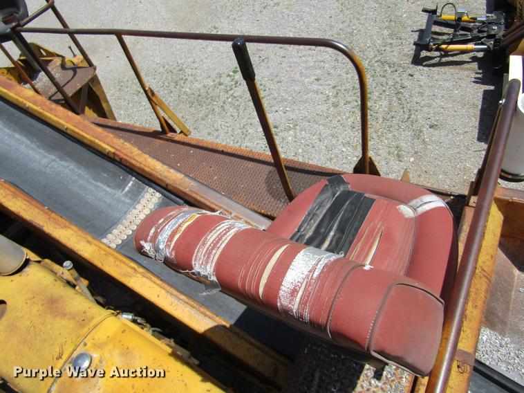 image for item DE6776 1955 Minneapolis Moline U chip spreader