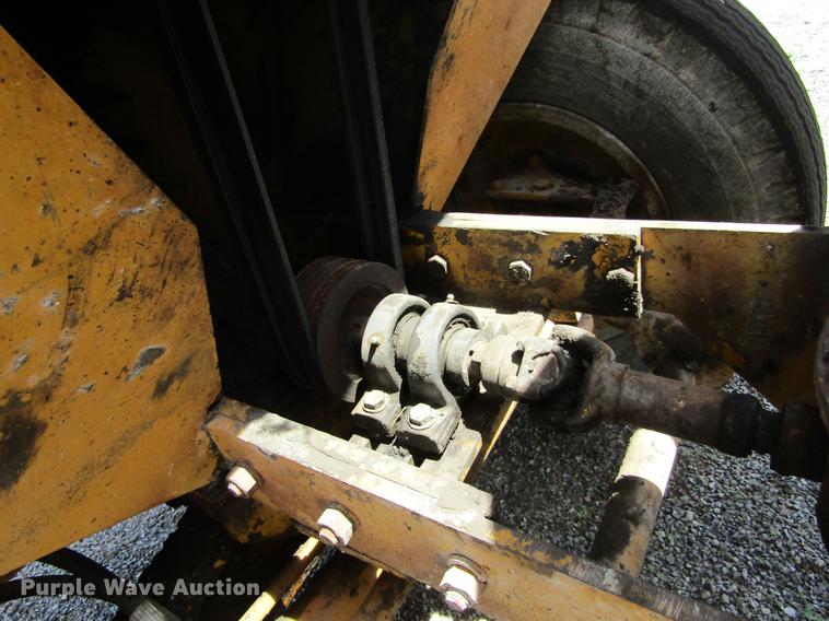 image for item DE6776 1955 Minneapolis Moline U chip spreader