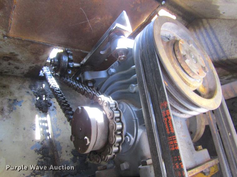 image for item DE6776 1955 Minneapolis Moline U chip spreader