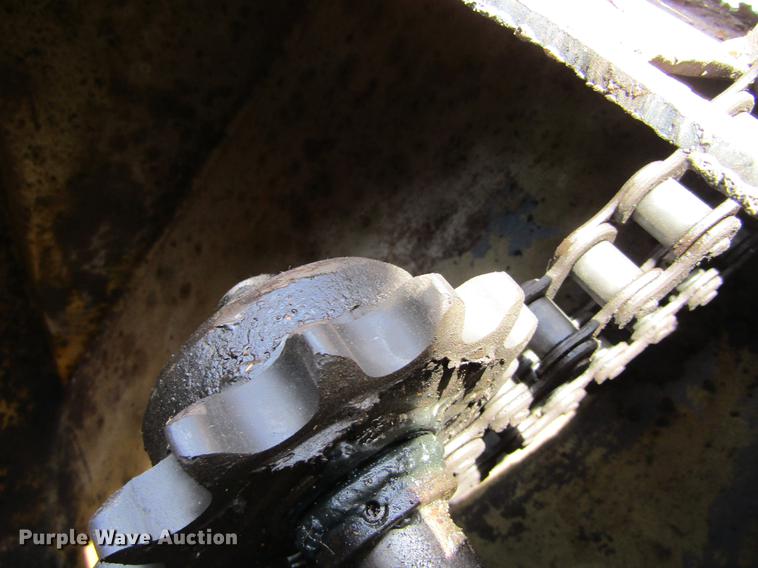 image for item DE6776 1955 Minneapolis Moline U chip spreader