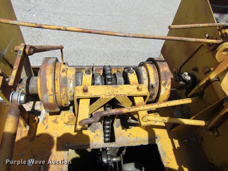 image for item DE6776 1955 Minneapolis Moline U chip spreader