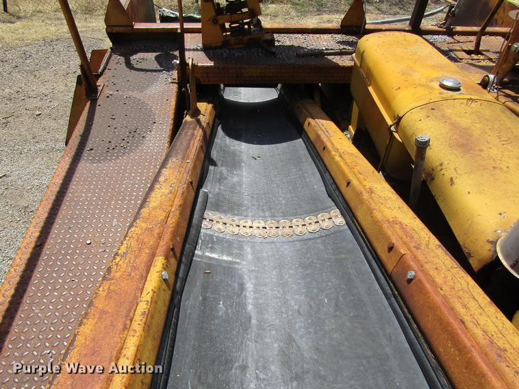 image for item DE6776 1955 Minneapolis Moline U chip spreader