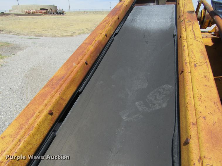 image for item DE6776 1955 Minneapolis Moline U chip spreader