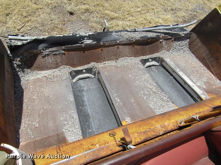 image for item DE6776 1955 Minneapolis Moline U chip spreader