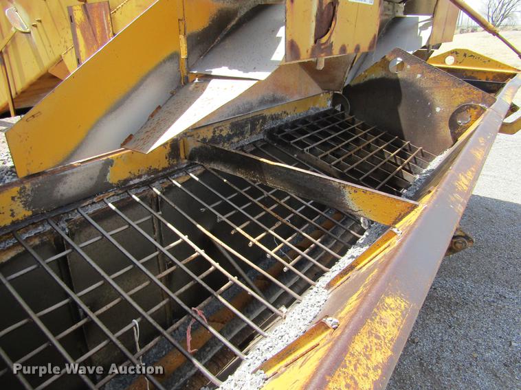 image for item DE6776 1955 Minneapolis Moline U chip spreader