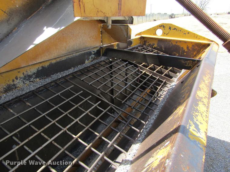 image for item DE6776 1955 Minneapolis Moline U chip spreader