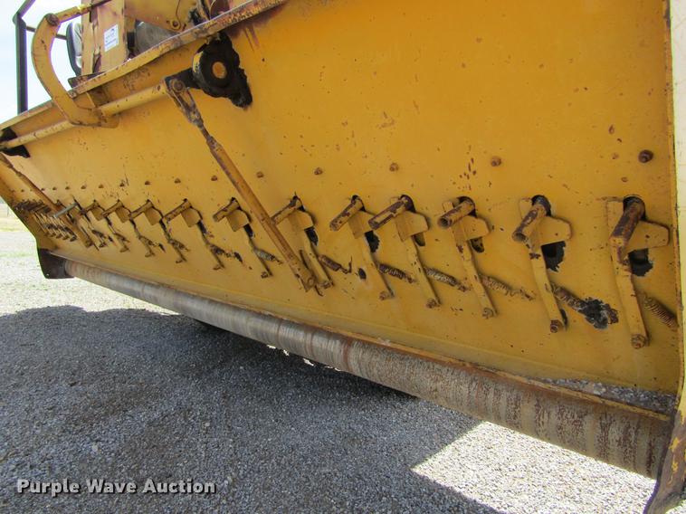 image for item DE6776 1955 Minneapolis Moline U chip spreader