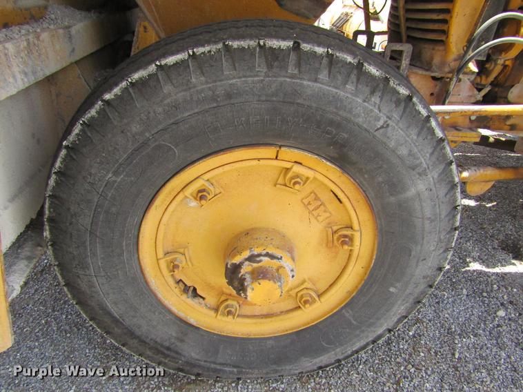 image for item DE6776 1955 Minneapolis Moline U chip spreader