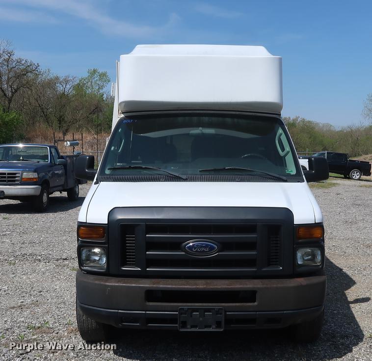 image for item DF3675 2009 Ford E350 Super Duty Extended van