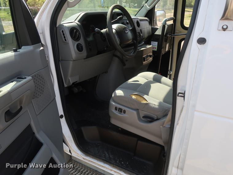 image for item DF3675 2009 Ford E350 Super Duty Extended van