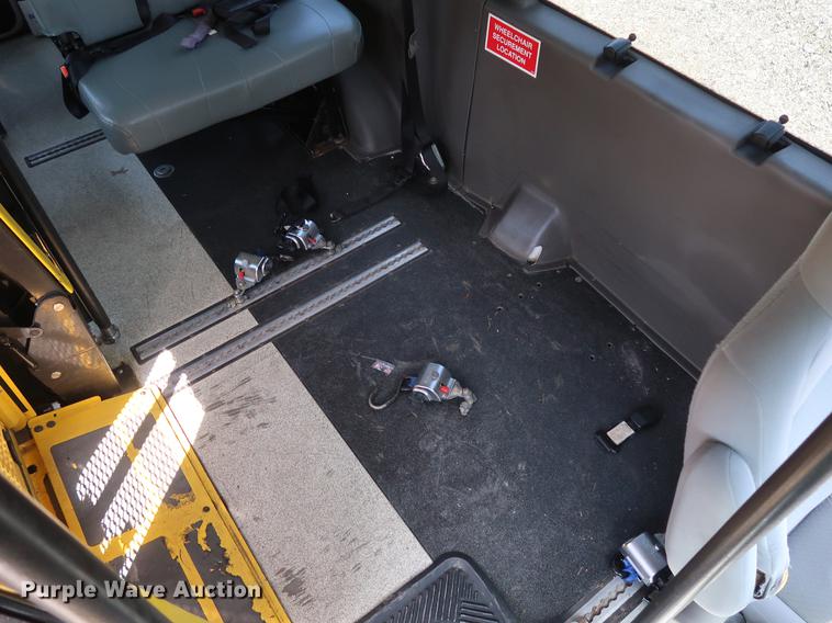 image for item DF3675 2009 Ford E350 Super Duty Extended van