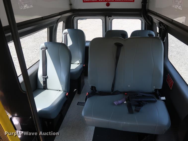 image for item DF3675 2009 Ford E350 Super Duty Extended van