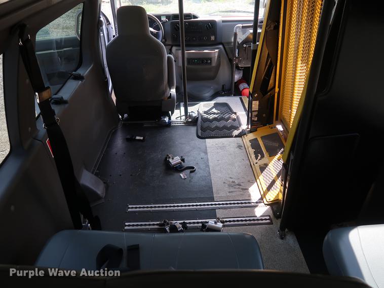 image for item DF3675 2009 Ford E350 Super Duty Extended van