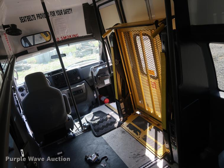 image for item DF3675 2009 Ford E350 Super Duty Extended van