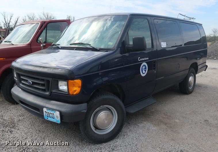 image for item DF3688 2003 Ford E350 Extended van