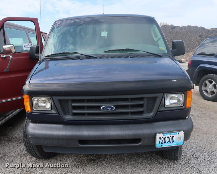 image for item DF3688 2003 Ford E350 Extended van