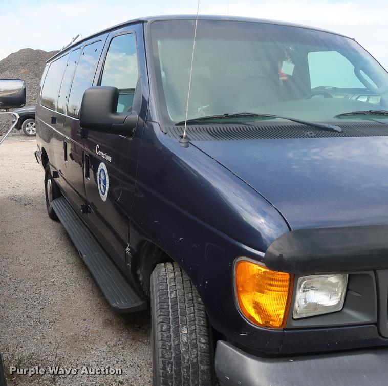 image for item DF3688 2003 Ford E350 Extended van