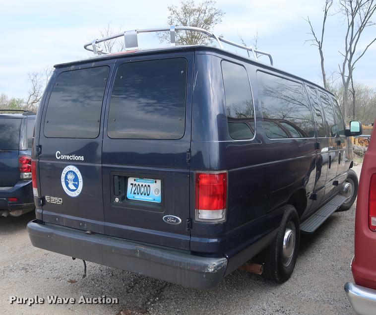 image for item DF3688 2003 Ford E350 Extended van