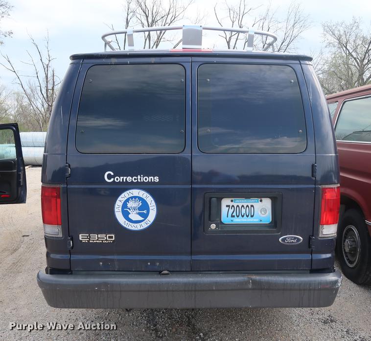 image for item DF3688 2003 Ford E350 Extended van