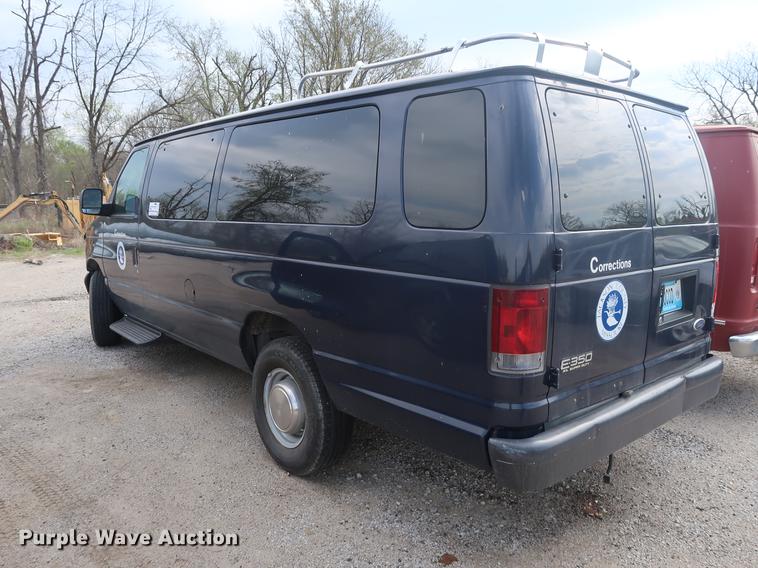image for item DF3688 2003 Ford E350 Extended van