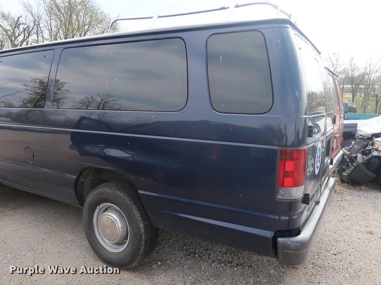 image for item DF3688 2003 Ford E350 Extended van