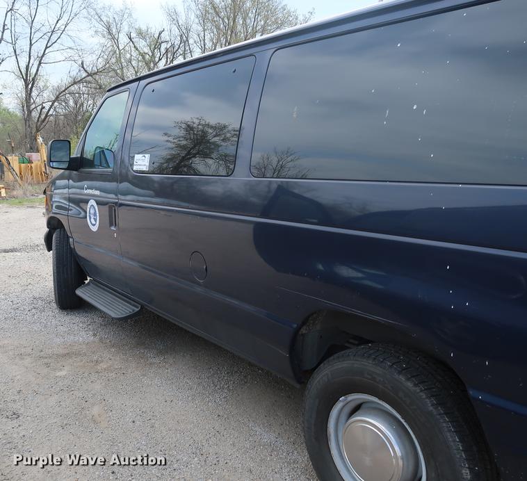 image for item DF3688 2003 Ford E350 Extended van