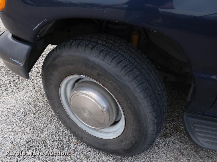 image for item DF3688 2003 Ford E350 Extended van