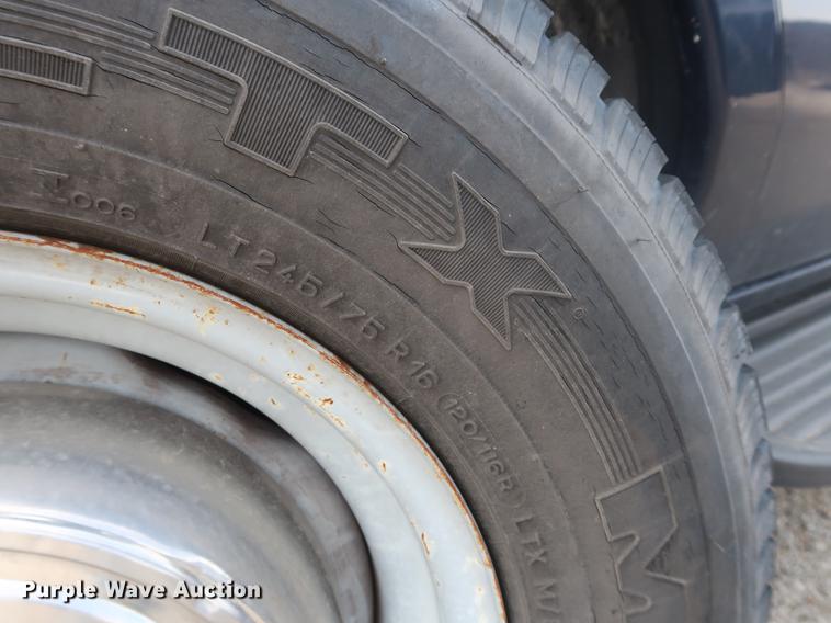 image for item DF3688 2003 Ford E350 Extended van