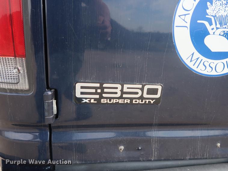 image for item DF3688 2003 Ford E350 Extended van