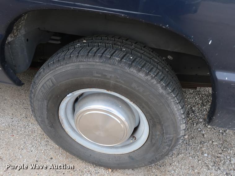 image for item DF3688 2003 Ford E350 Extended van