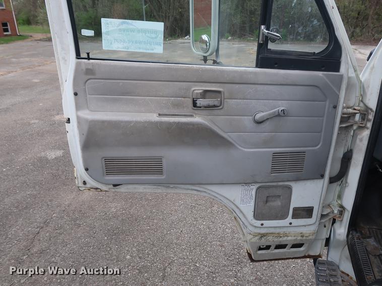 image for item DF3694 1990 Chevrolet 40 Tiltmaster truck cab and chassis