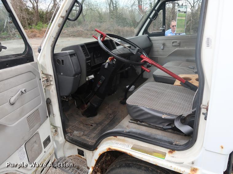 image for item DF3694 1990 Chevrolet 40 Tiltmaster truck cab and chassis